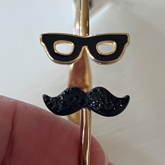 Kate Spade Bracelet Bangle ~ Dress The Part ~ Mustache & Sunglasses ~ Hinged NWT - Picture 3 of 4